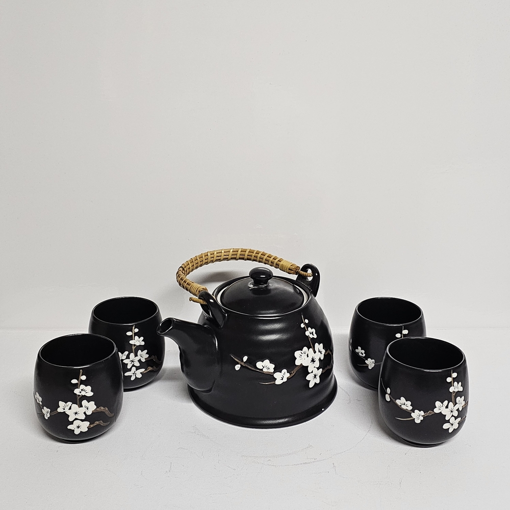 🖤 Black Cherry Blossom Teapot Set with 4 Cups – Japanese Style